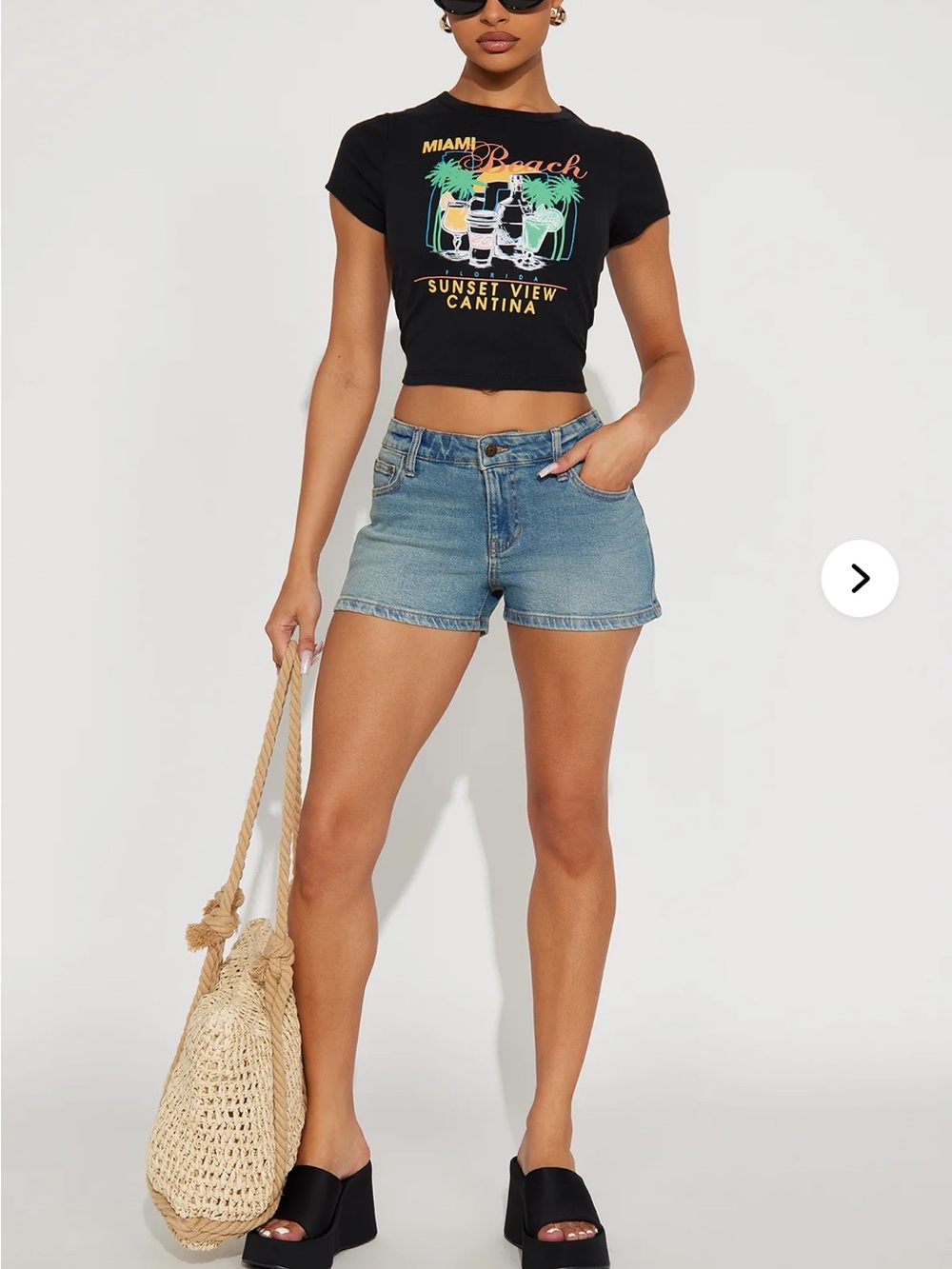 Fashion Nova low rise shorts size 15